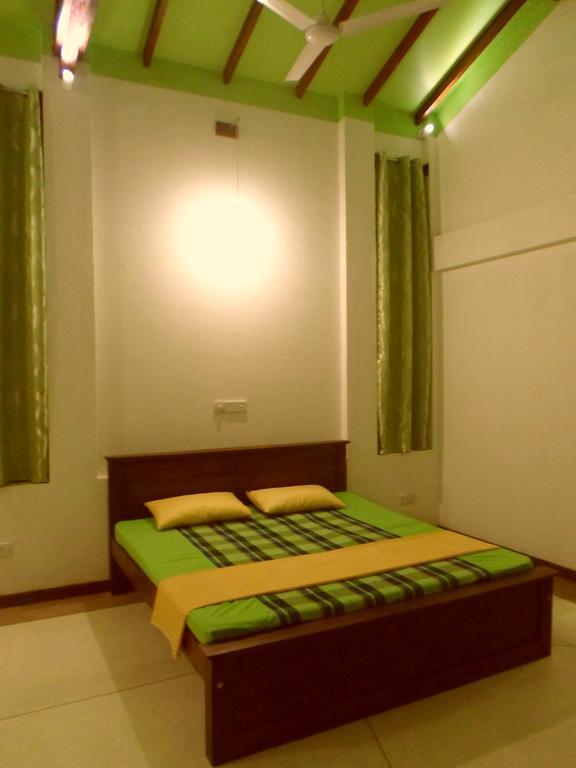 Nilas Guesthouse Hikkaduwa Værelse billede