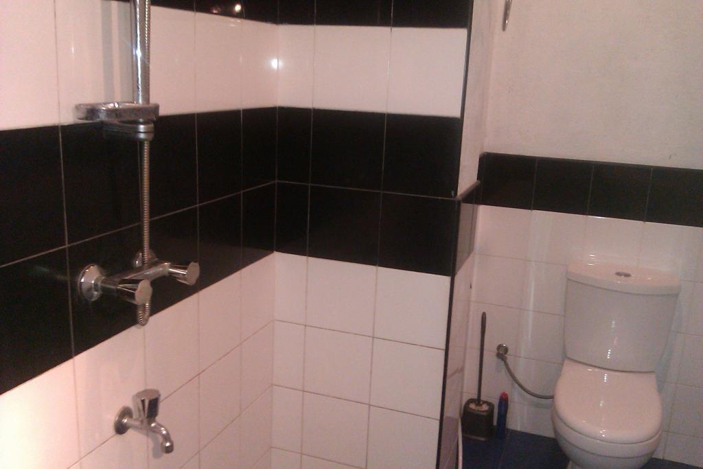 Nilas Guesthouse Hikkaduwa Værelse billede