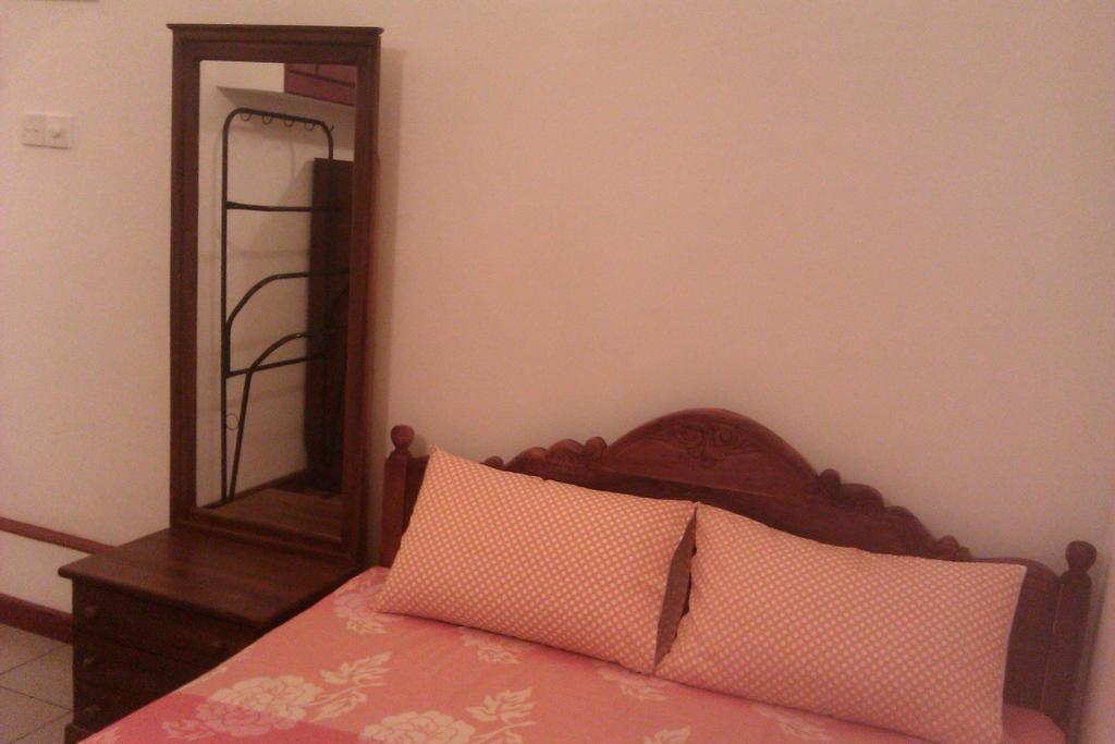Nilas Guesthouse Hikkaduwa Værelse billede