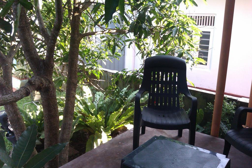 Nilas Guesthouse Hikkaduwa Eksteriør billede